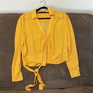 Lulu’s yellow and white spotted wrap shirt
